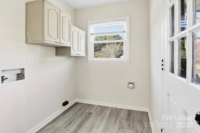 Building Photo - 7605 Bramblewood Dr