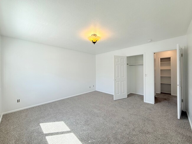 Building Photo - Newly Updated 4-Bedroom Home in Sandy!