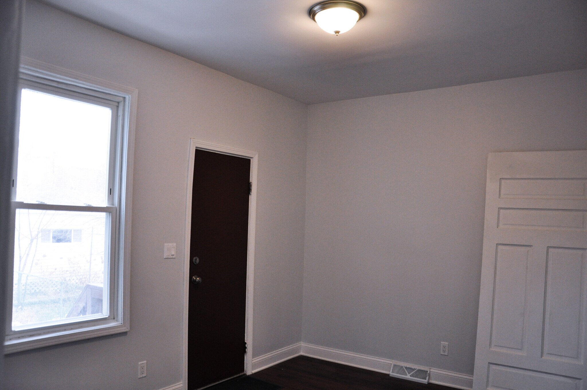 Building Photo - 2529 N Washtenaw Ave