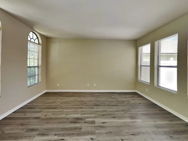 Building Photo - 20352 Chestnut Grove Dr