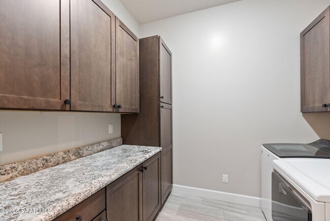 Building Photo - 1476 Sierry Peaks Dr