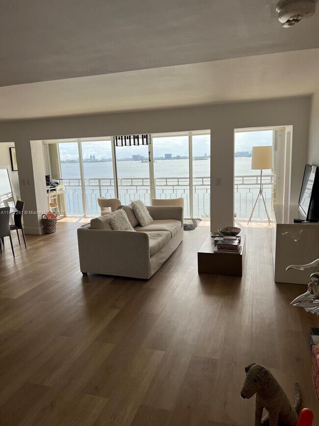 Building Photo - 11111 Biscayne Blvd