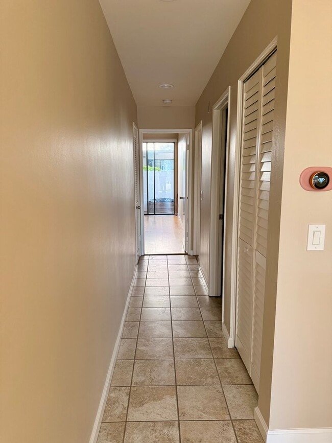 Building Photo - Large Downstairs 2br/2ba in Marina District!