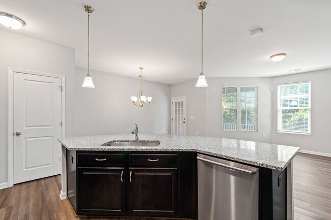 Building Photo - Serene Cul-de-Sac Retreat: 3BR Hillsboroug...