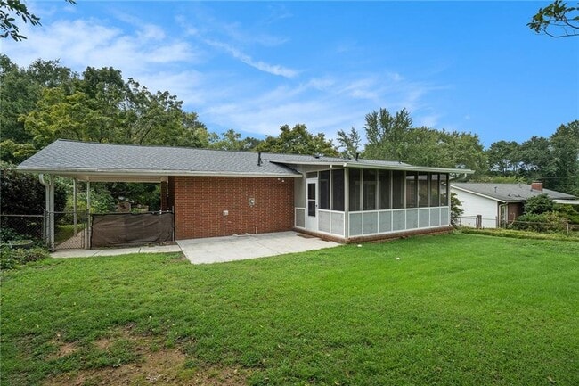 Building Photo - 1225 Laurel Hill Dr