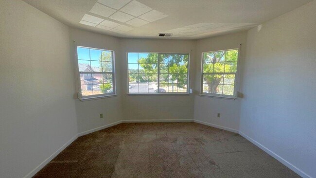 Building Photo - Martinez Beautiful 4 bedroom 3 bath home! ...