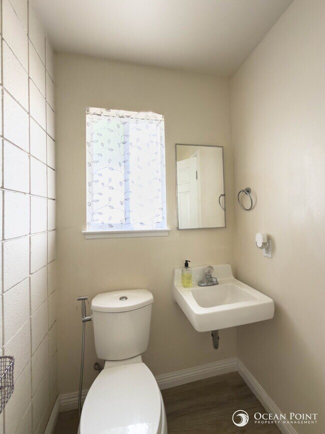 Building Photo - Charming 2BR Townhome in Hueneme Bay 55+ Golf Community
