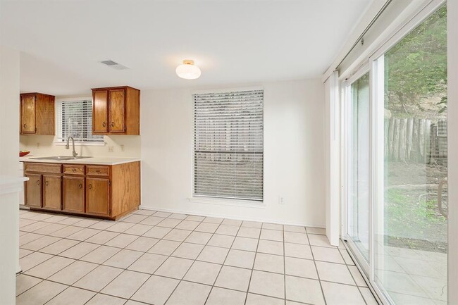 Building Photo - 6519 Hart Ln