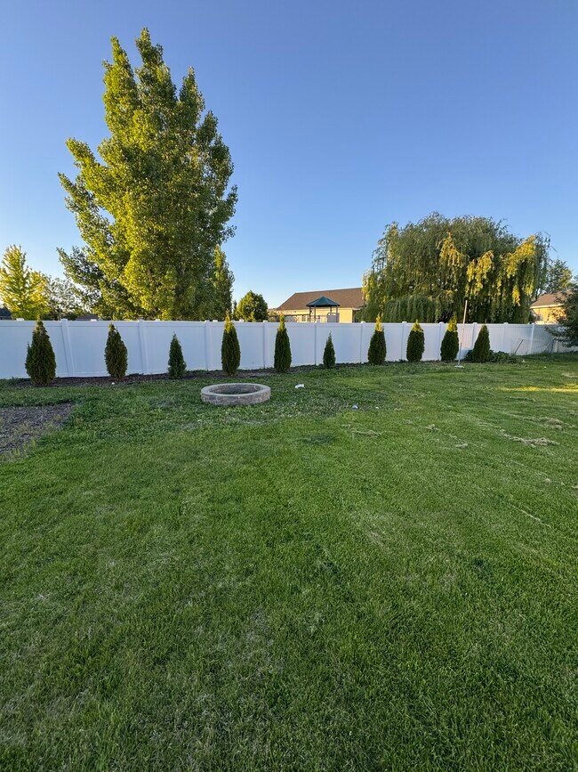 Building Photo - 4301 E Nibley Cir