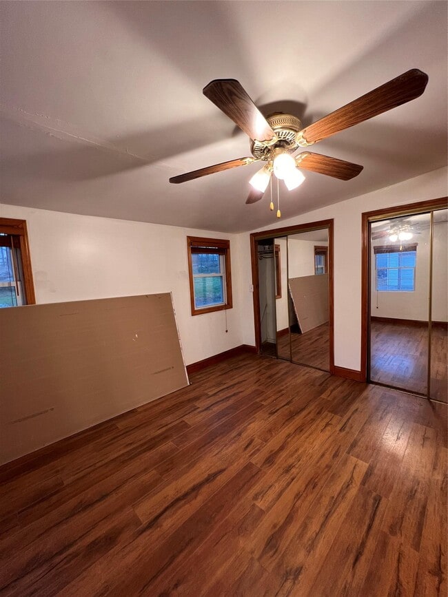 Building Photo - 6 Farmingdale Ln