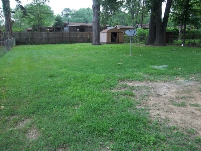 Building Photo - 2832 Holiday Ln