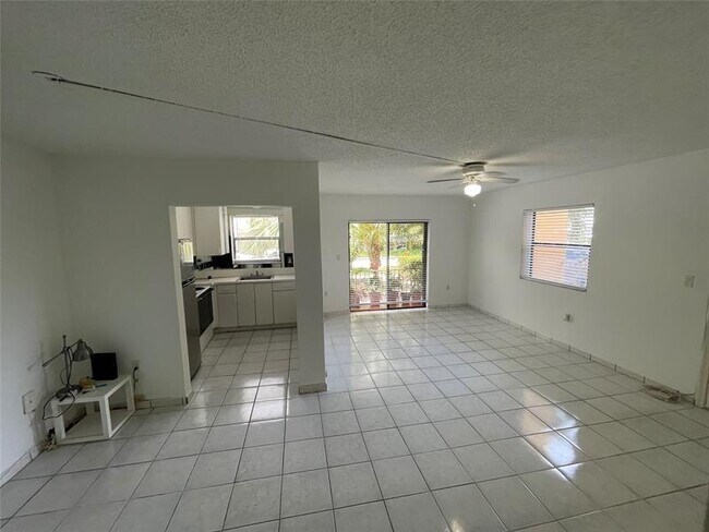 Building Photo - 3522 NE 166th St