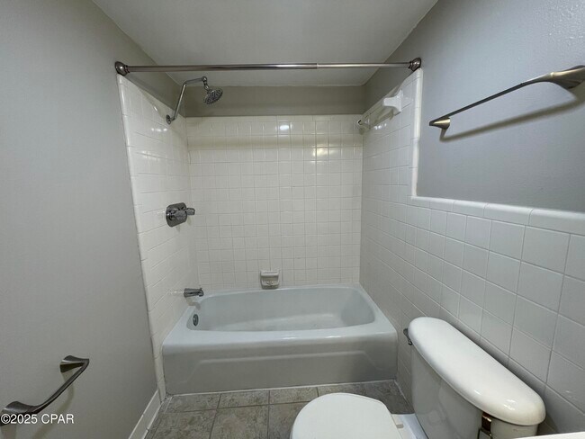 Building Photo - 2100 W Beach Dr