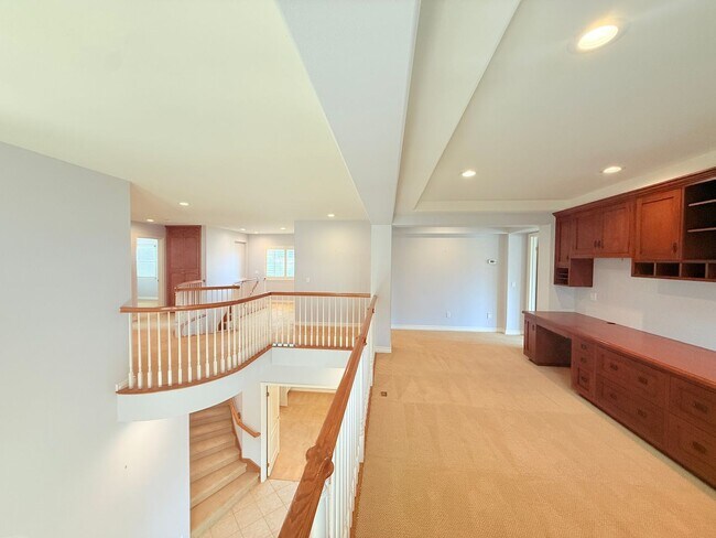 Building Photo - Spacious 4-bedroom, 3-bathroom home in New...