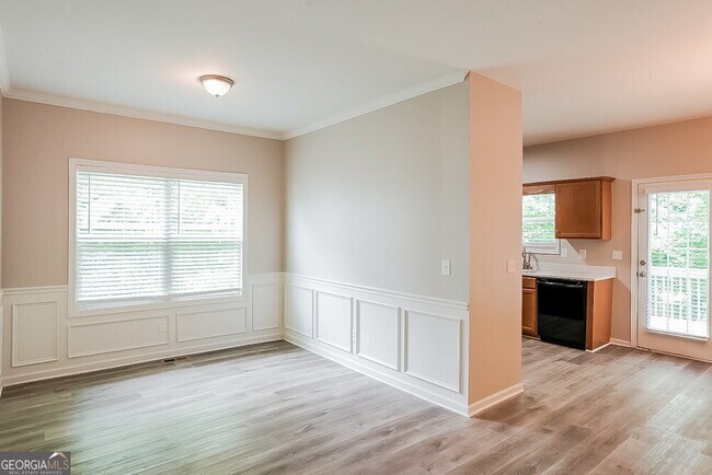Building Photo - 657 Amberwood Dr