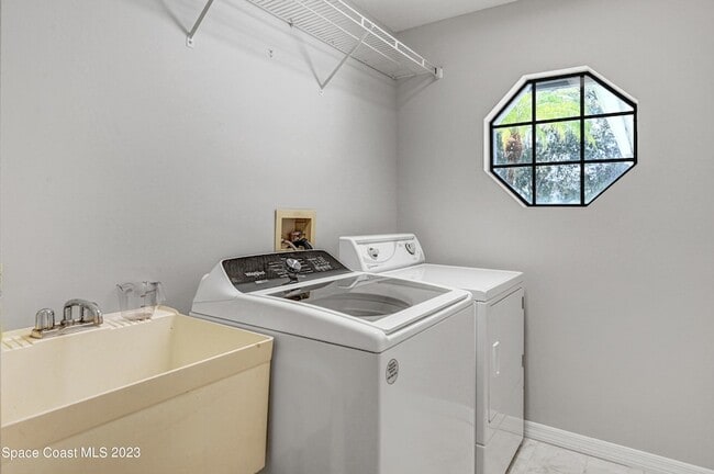 Building Photo - 3643 Bluefield Ave