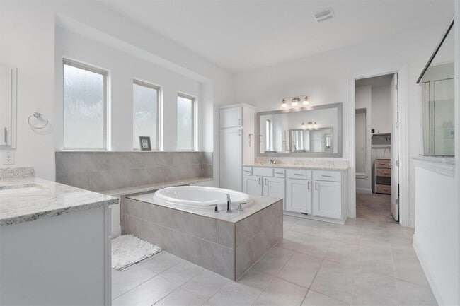 Building Photo - 504 Pulitzer Dr