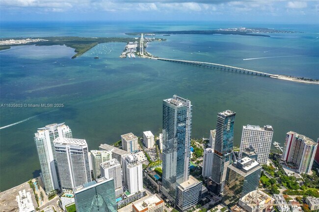 Building Photo - 1425 Brickell Ave