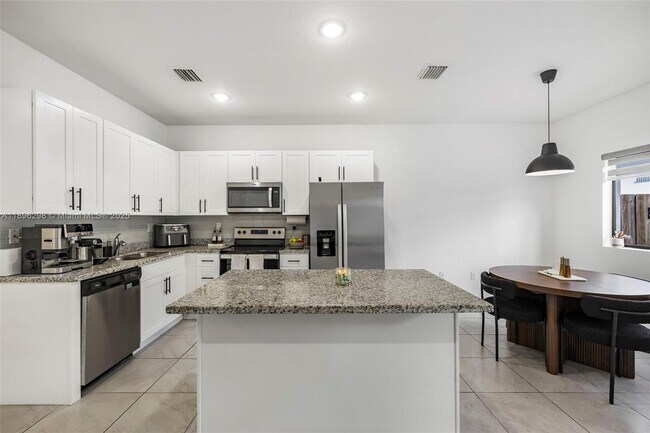 Building Photo - 13353 SW 250th Terrace