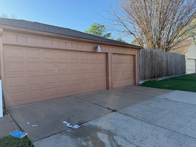 Building Photo - 9002 Sabastian Dr