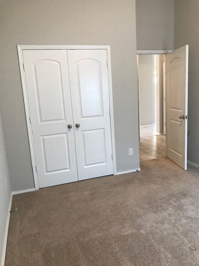 Building Photo - 3/2/2 Heights of Weatherford Estates