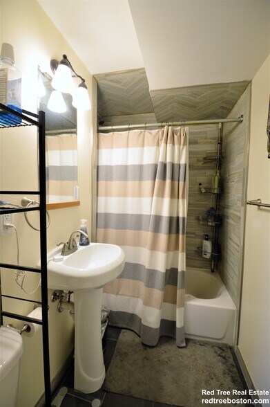 Building Photo - 34 Bentley St