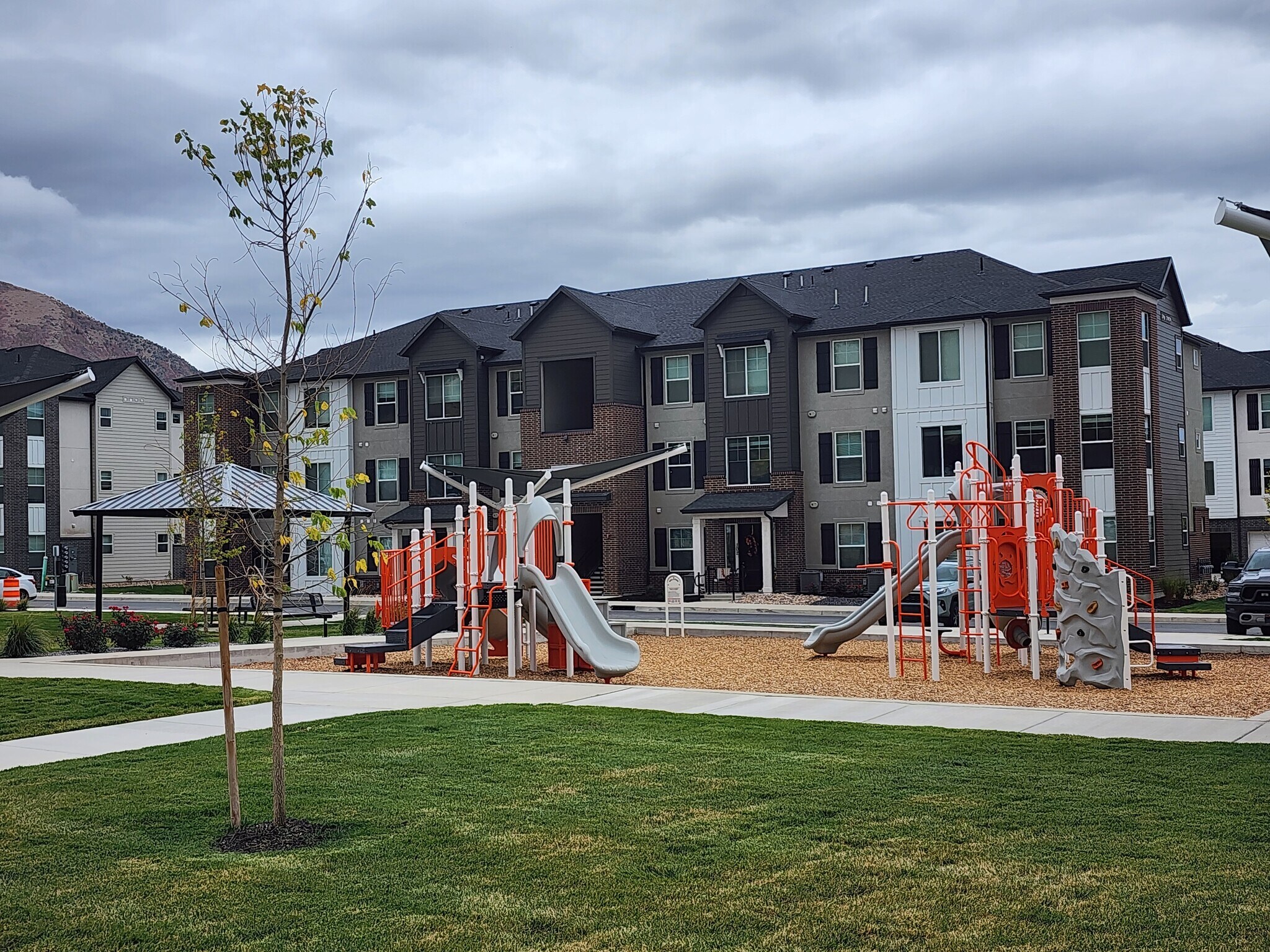 Building Photo - 4735 S Alder Dr