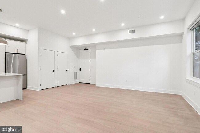 Building Photo - 30 W Allens Ln