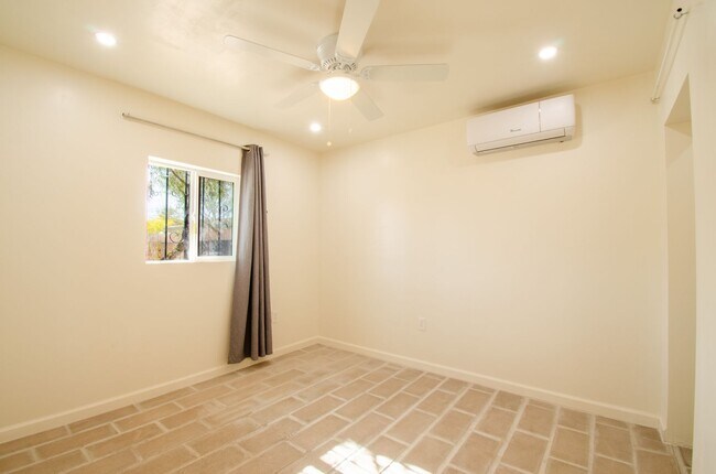 Building Photo - Newly Remodeled Home Near University of Arizona!