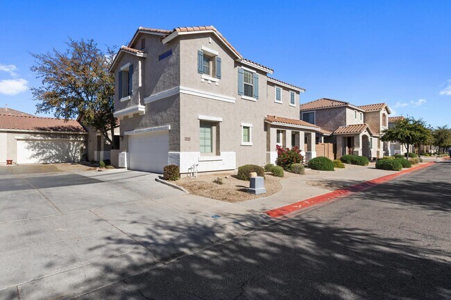 Building Photo - 3846 E Palmer St