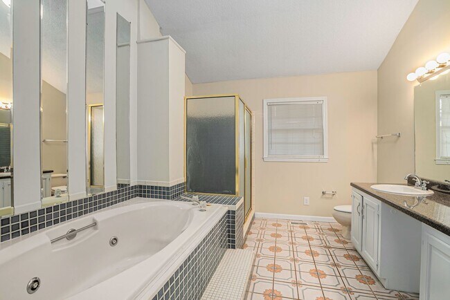Building Photo - 5 Bedroom Large Ranch with Finished Basement