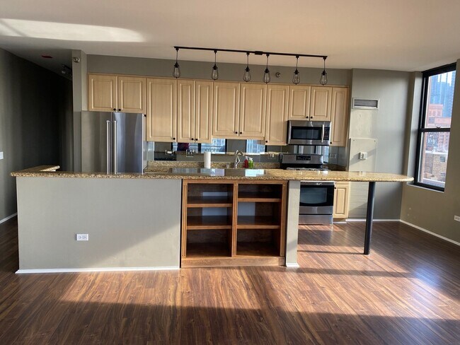 Building Photo - 330 N Jefferson St