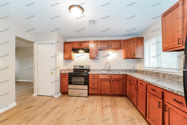 Building Photo - 3930 E Fulton St