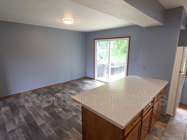 Building Photo - 219 McDivett Dr
