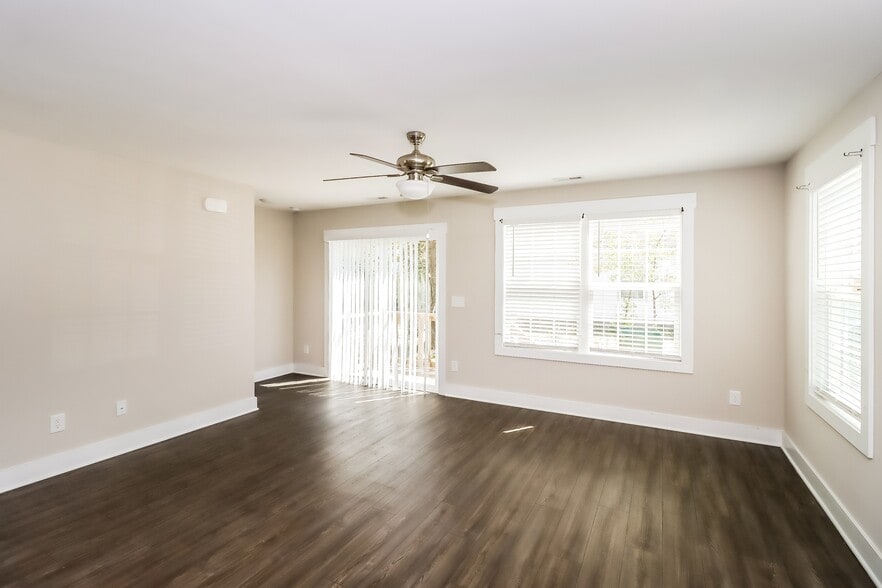 Building Photo - 1020 N Oakwood St