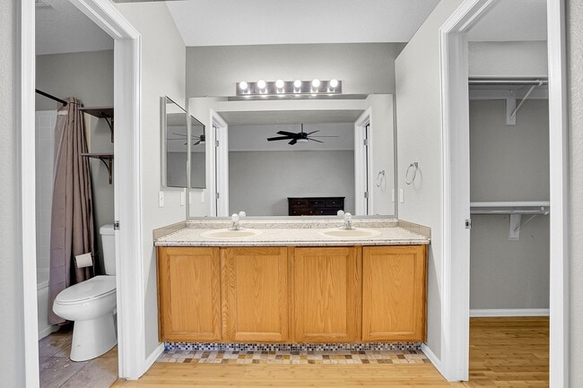 Building Photo - 5 bedroom, 3 1/2 bath home with attached 2 car garage