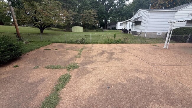 Building Photo - 1430 Golden Dr