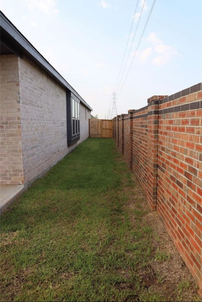 Building Photo - 27003 Golden Isle Ln