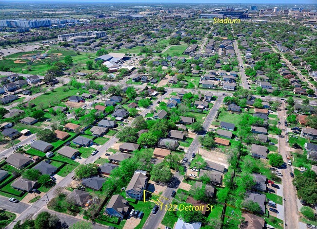 Building Photo - 1122 Detroit St