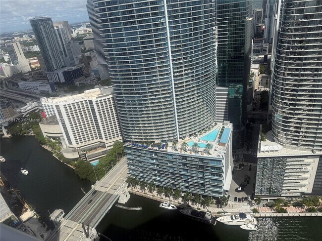 Building Photo - 475 Brickell Ave