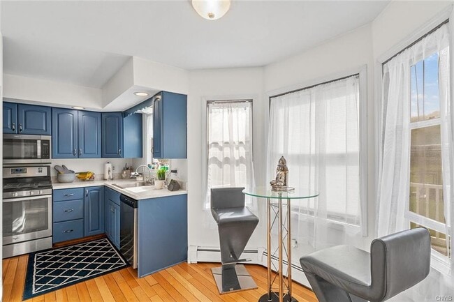 Building Photo - 199 Academy St