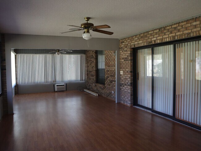 Building Photo - Beautiful Brick Home in Crystal Lakes Estate Call Carole Arcaro 386-216-4900 Deltona Lakes Realty