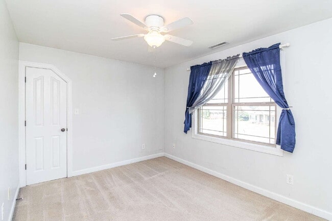 Building Photo - Spacious 2-Story in Pikeville! 3 BR | 2.5 BA w/ Bonus Room *Lawn Care / Trash Included*