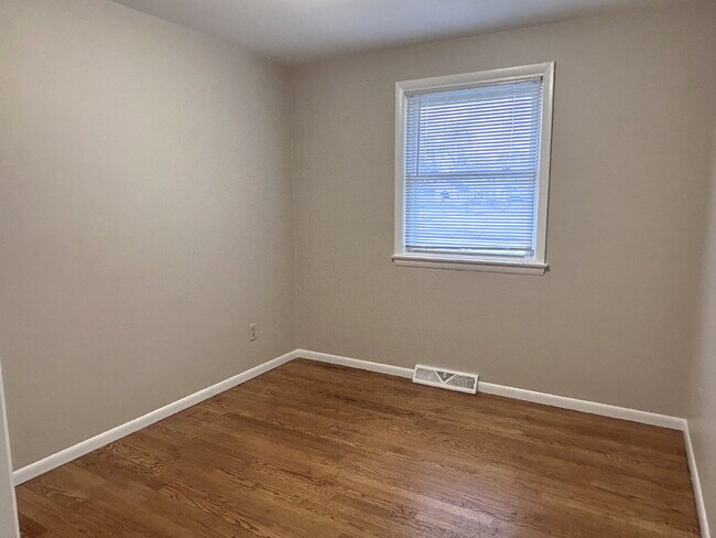 Building Photo - Fully Renovated 3 Bedroom Ranch!