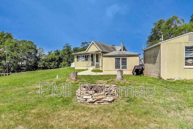 Building Photo - 8349 Bear Creek Dr
