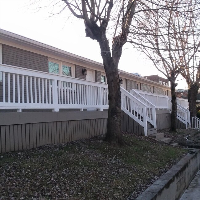 Building Photo - Belmont-Vandy-Music Row Area.  Washer&Dryer.