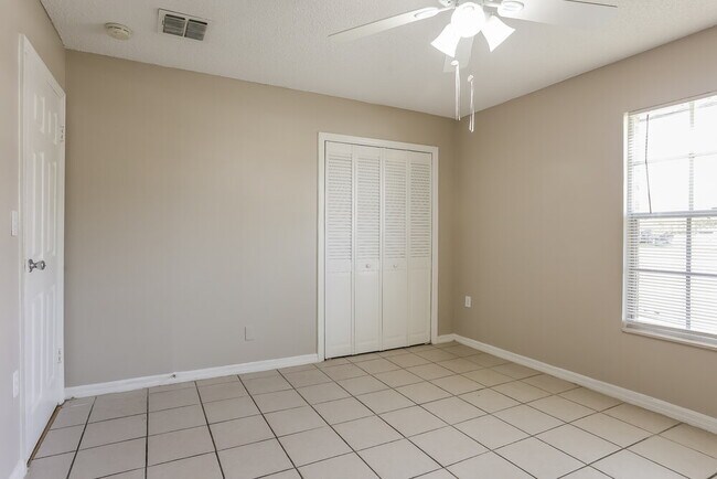 Building Photo - 1983 SE Floresta Dr