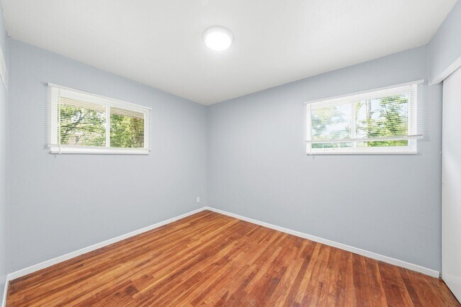 Building Photo - 10700 Spring Garden Dr