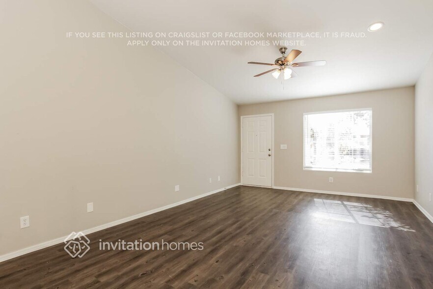 Building Photo - 2602 E Helena Dr