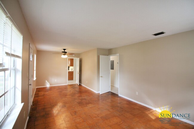 Building Photo - Great 3 Bedroom Home in Fort Walton Beach